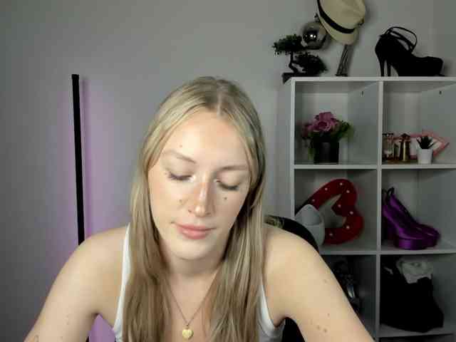 EvelynBlond26