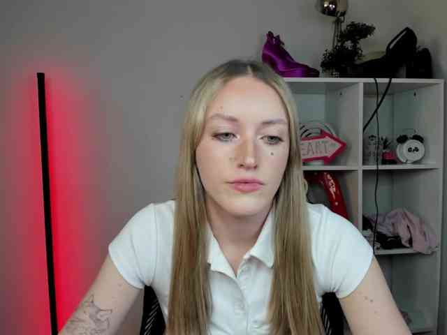 EvelynBlond26