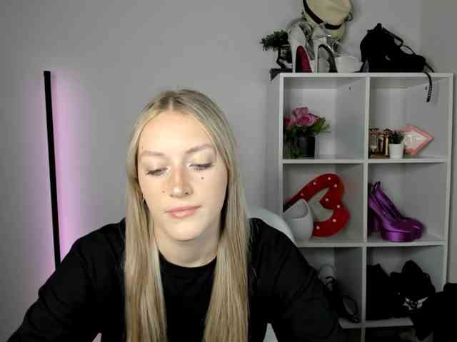 EvelynBlond26