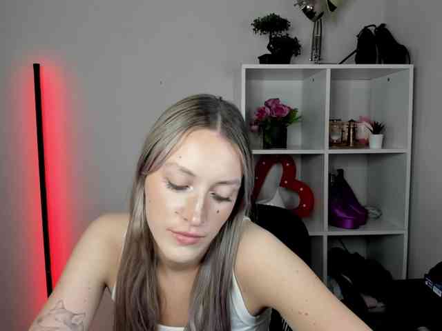 Model: EvelynBlond26