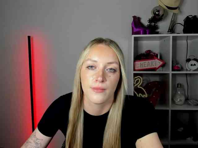 EvelynBlond26