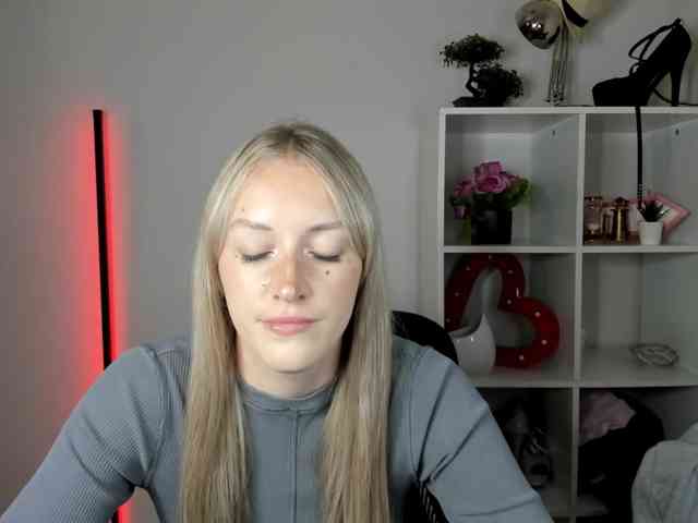 EvelynBlond26