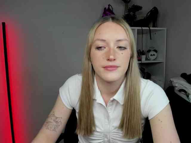 EvelynBlond26