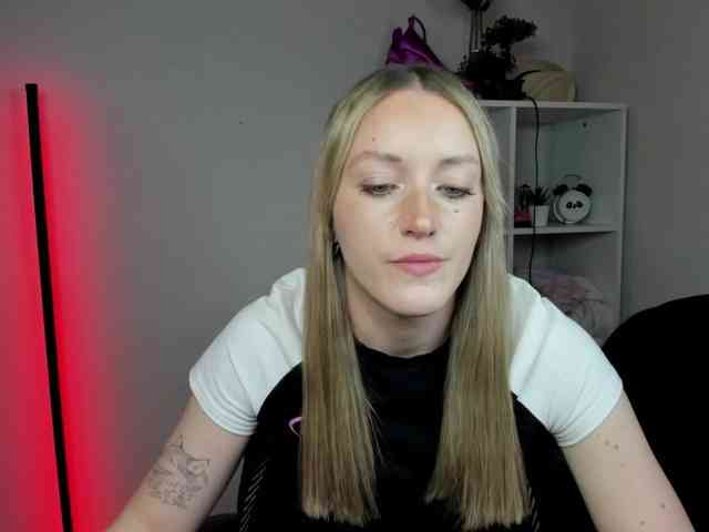 EvelynBlond26