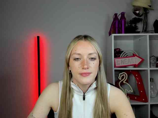EvelynBlond26