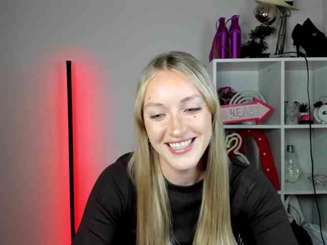 EvelynBlond26