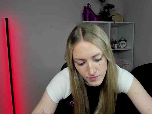 EvelynBlond26