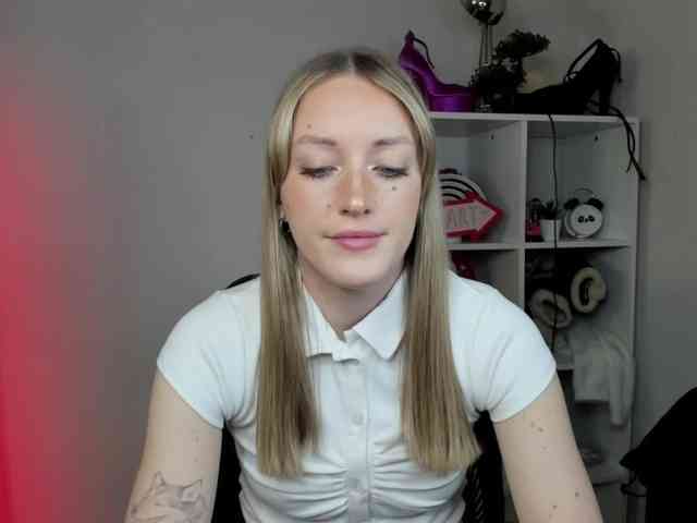 EvelynBlond26