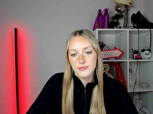 EvelynBlond26