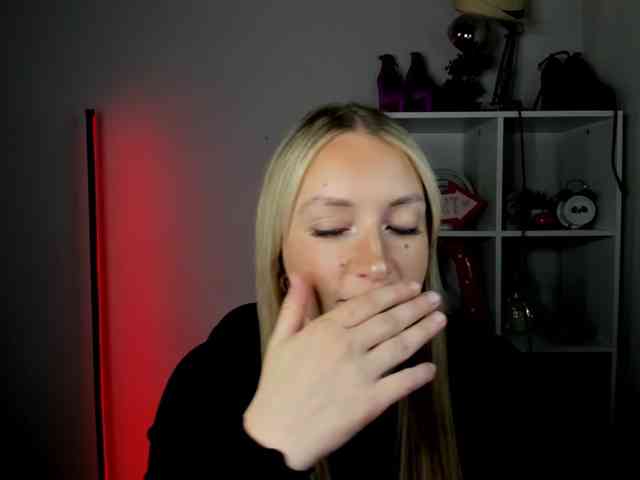 EvelynBlond26