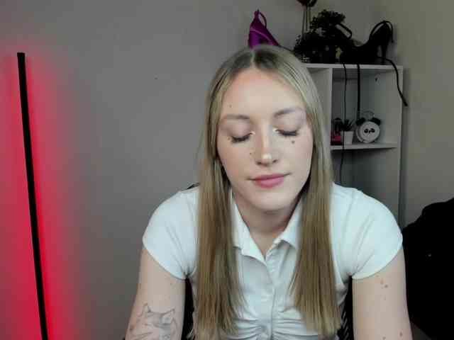 EvelynBlond26