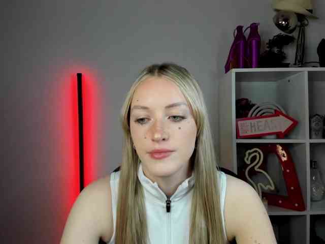 EvelynBlond26