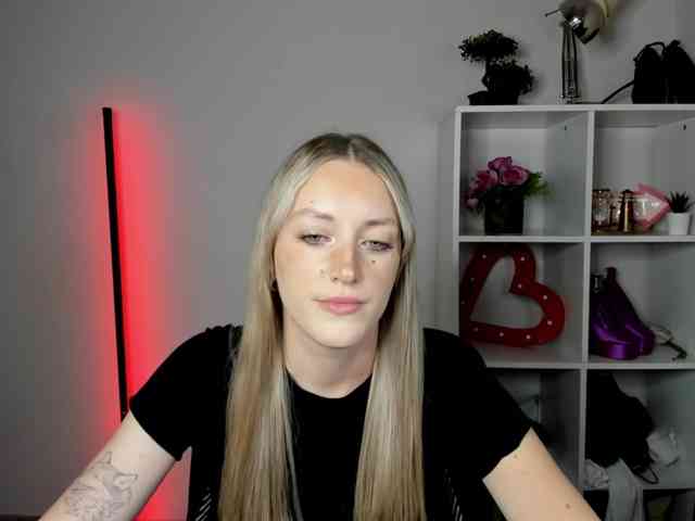 Model: EvelynBlond26