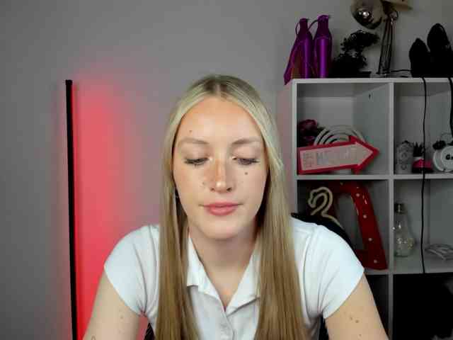 Model: EvelynBlond26