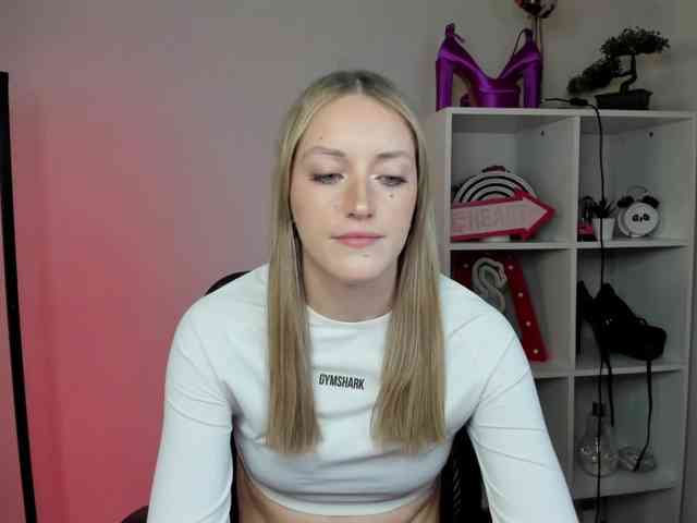 EvelynBlond26