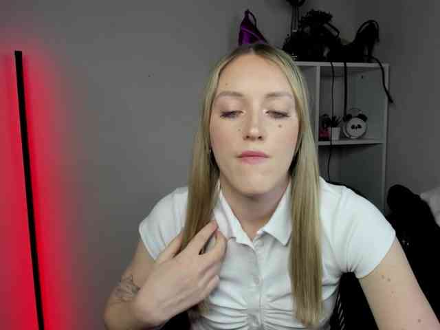 EvelynBlond26