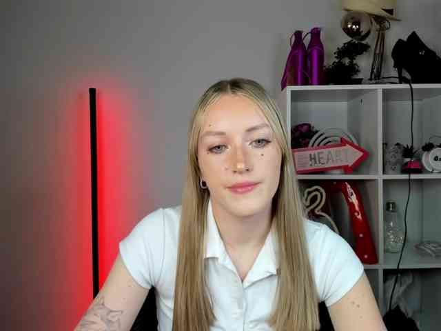 EvelynBlond26