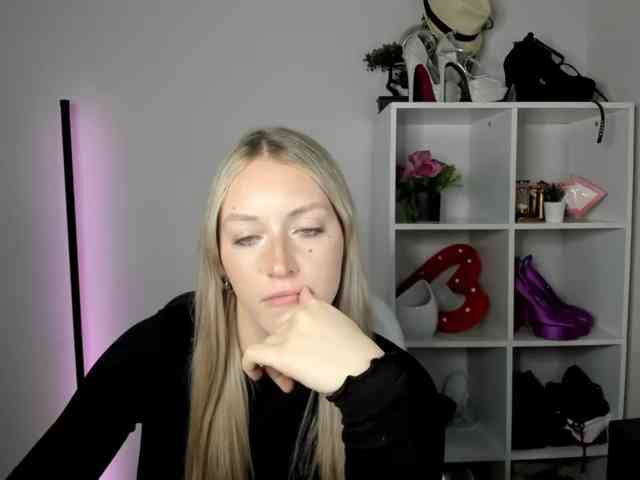 EvelynBlond26