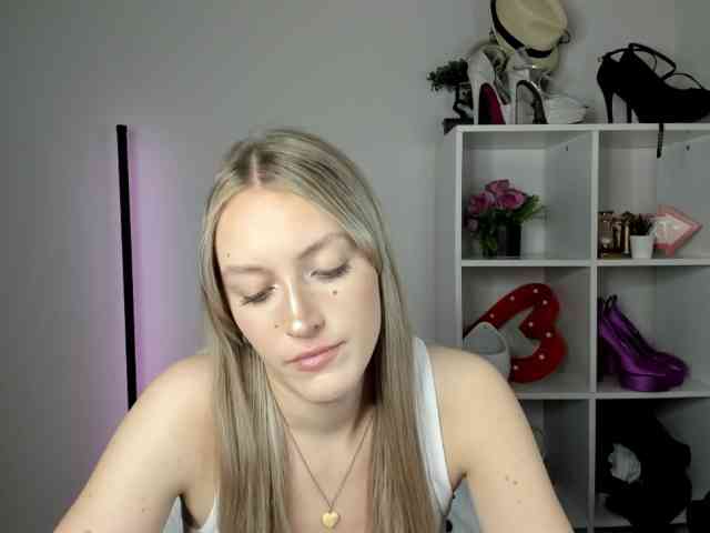 EvelynBlond26