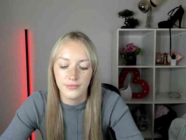 EvelynBlond26