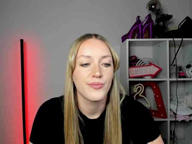 EvelynBlond26
