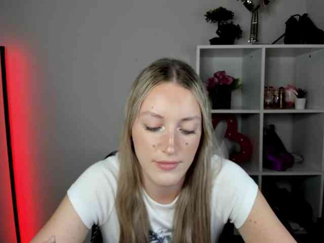 Model: EvelynBlond26