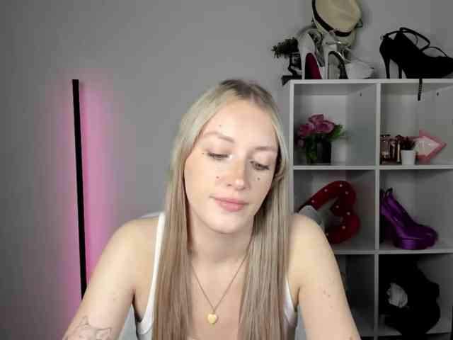 EvelynBlond26