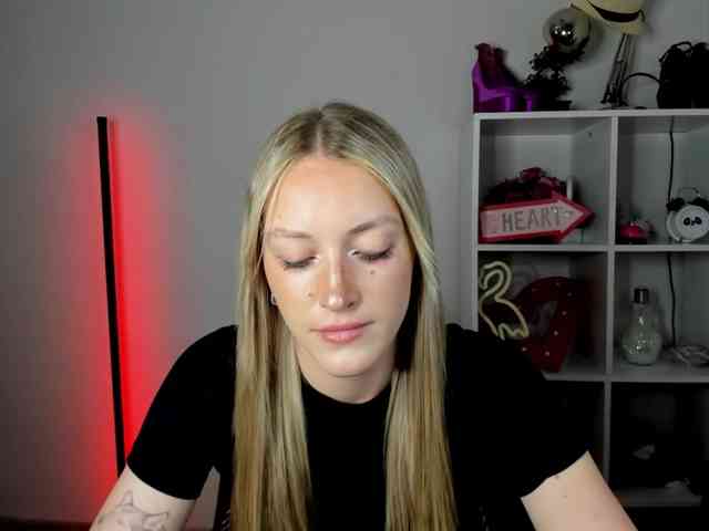 EvelynBlond26