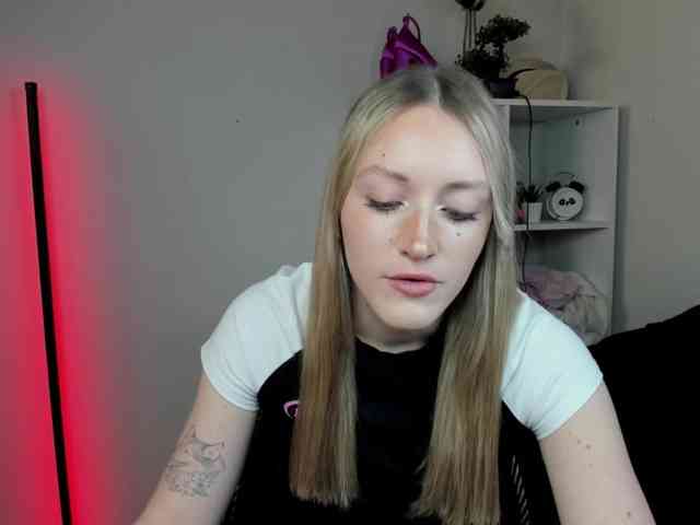 EvelynBlond26