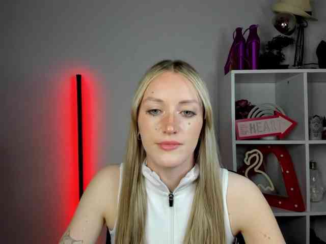 EvelynBlond26