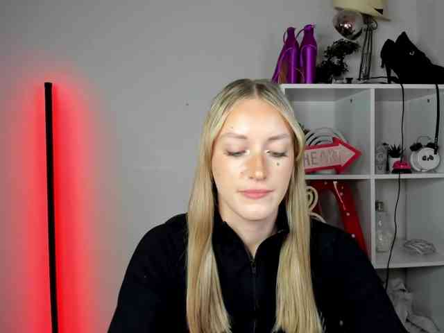 EvelynBlond26