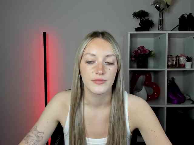 EvelynBlond26