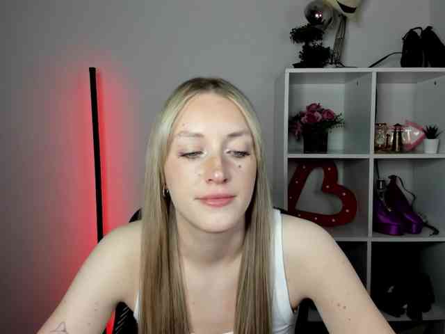 Model: EvelynBlond26