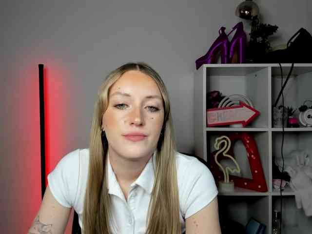 EvelynBlond26 webcam