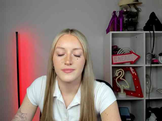 EvelynBlond26