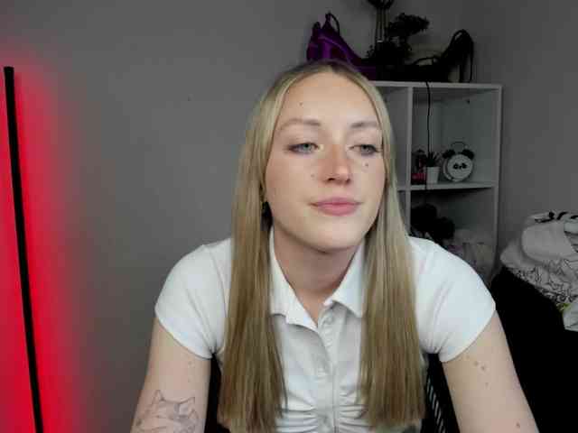EvelynBlond26