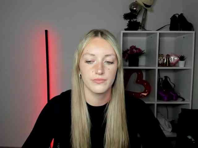 EvelynBlond26