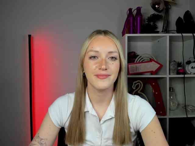 EvelynBlond26