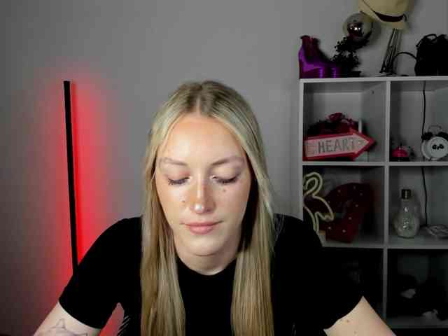 EvelynBlond26