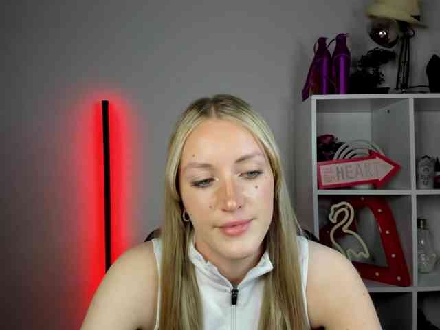 EvelynBlond26