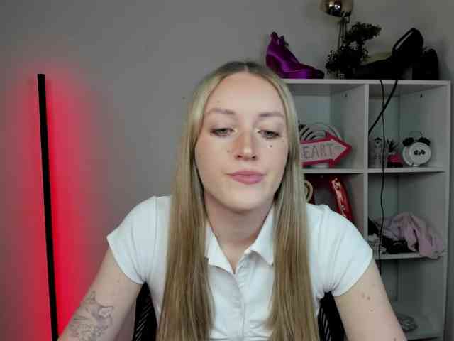 EvelynBlond26