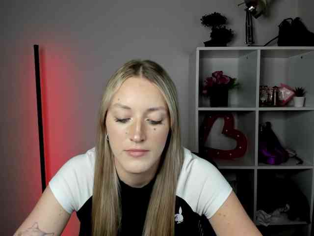 EvelynBlond26