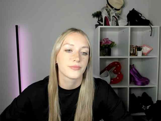EvelynBlond26