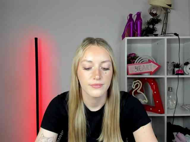 EvelynBlond26