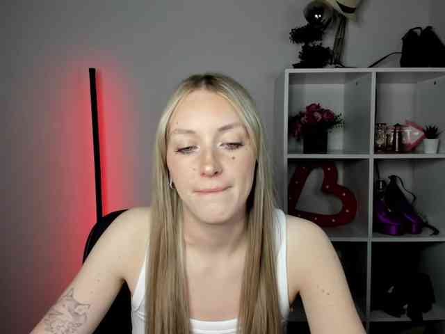 Model: EvelynBlond26