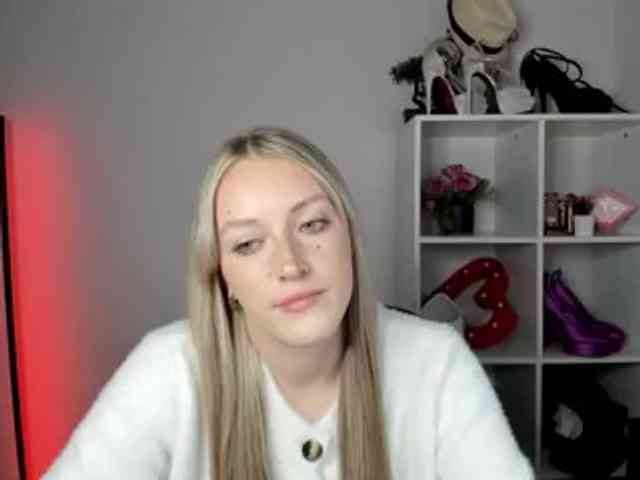 Model: EvelynBlond26