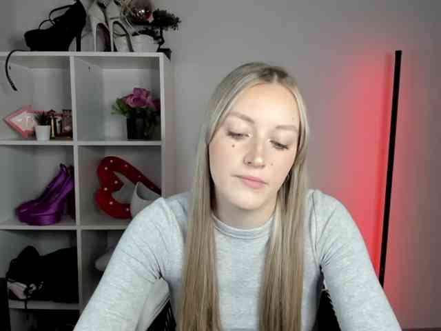 Model: EvelynBlond26