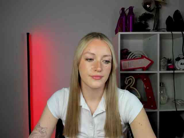 Model: EvelynBlond26