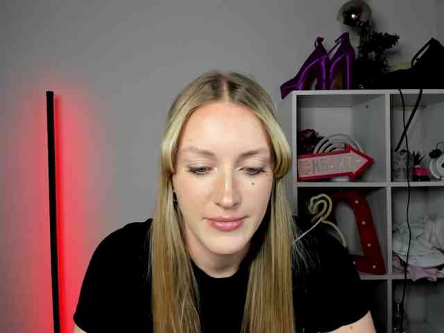 EvelynBlond26