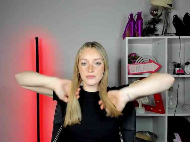 EvelynBlond26